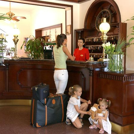 Hotel Milano Helvetia - In Centro Con Piscina Riccione Exteriér fotografie