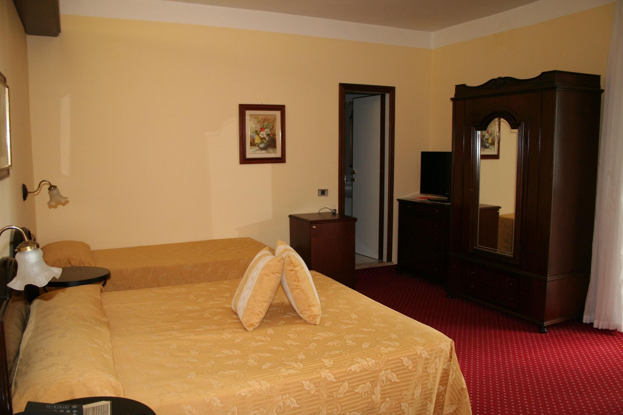 Hotel Milano Helvetia - In Centro Con Piscina Riccione Exteriér fotografie