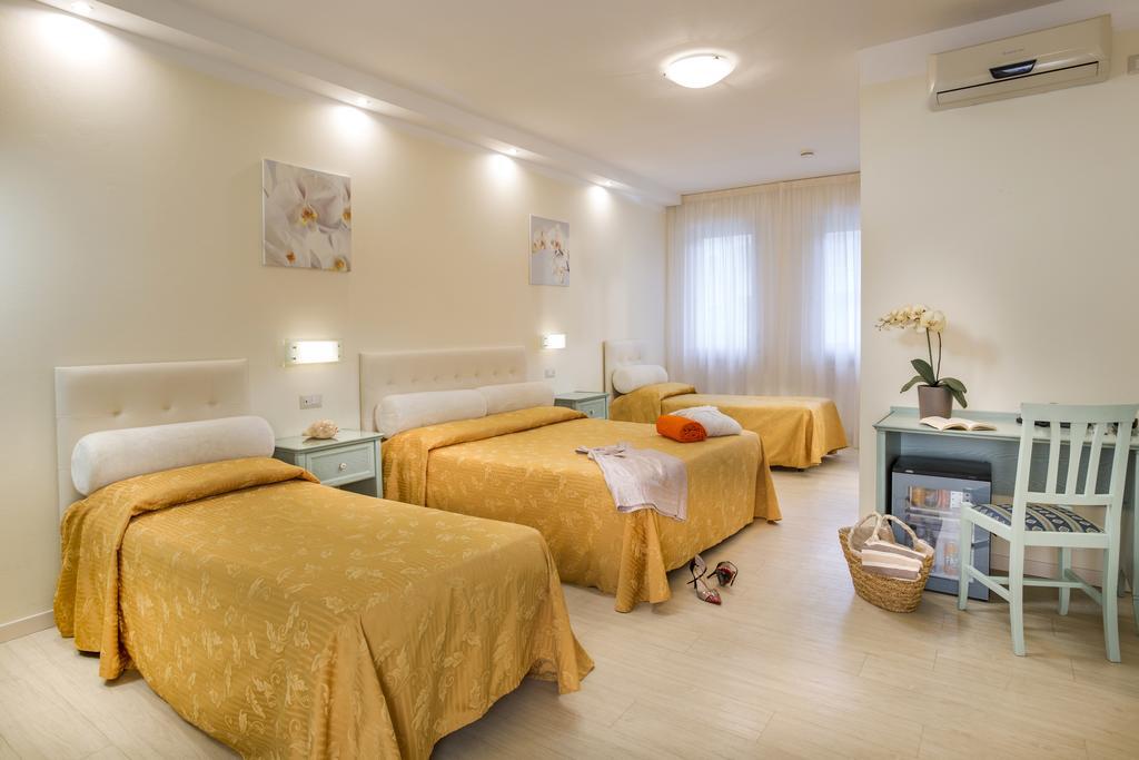 Hotel Milano Helvetia - In Centro Con Piscina Riccione Exteriér fotografie