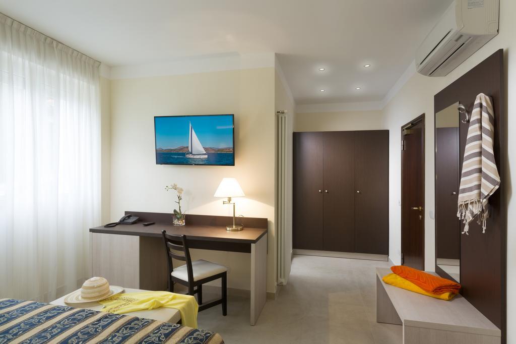 Hotel Milano Helvetia - In Centro Con Piscina Riccione Exteriér fotografie