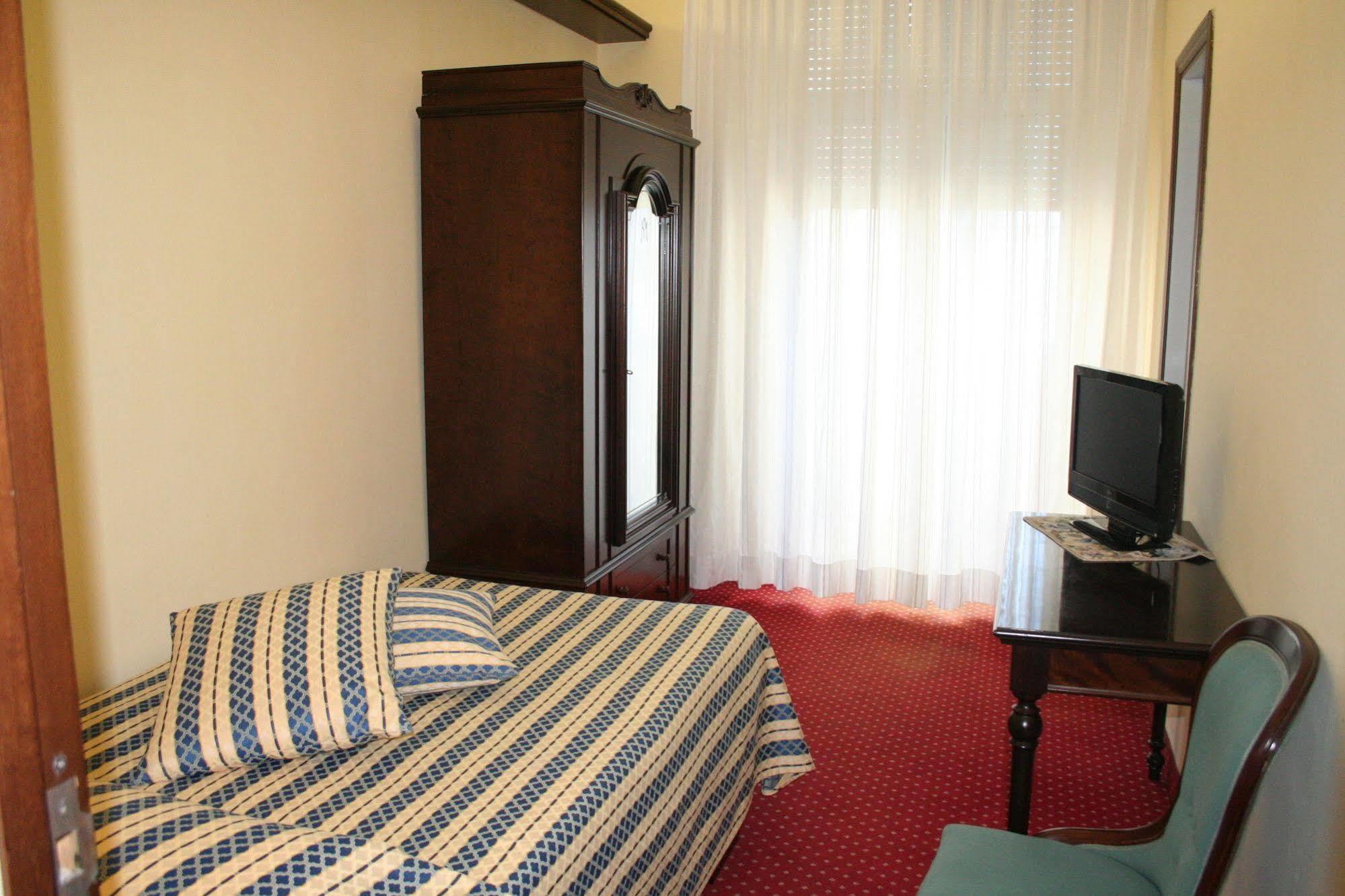 Hotel Milano Helvetia - In Centro Con Piscina Riccione Exteriér fotografie